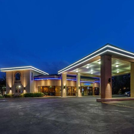 אבנסטון Best Western Dunmar Inn מראה חיצוני תמונה