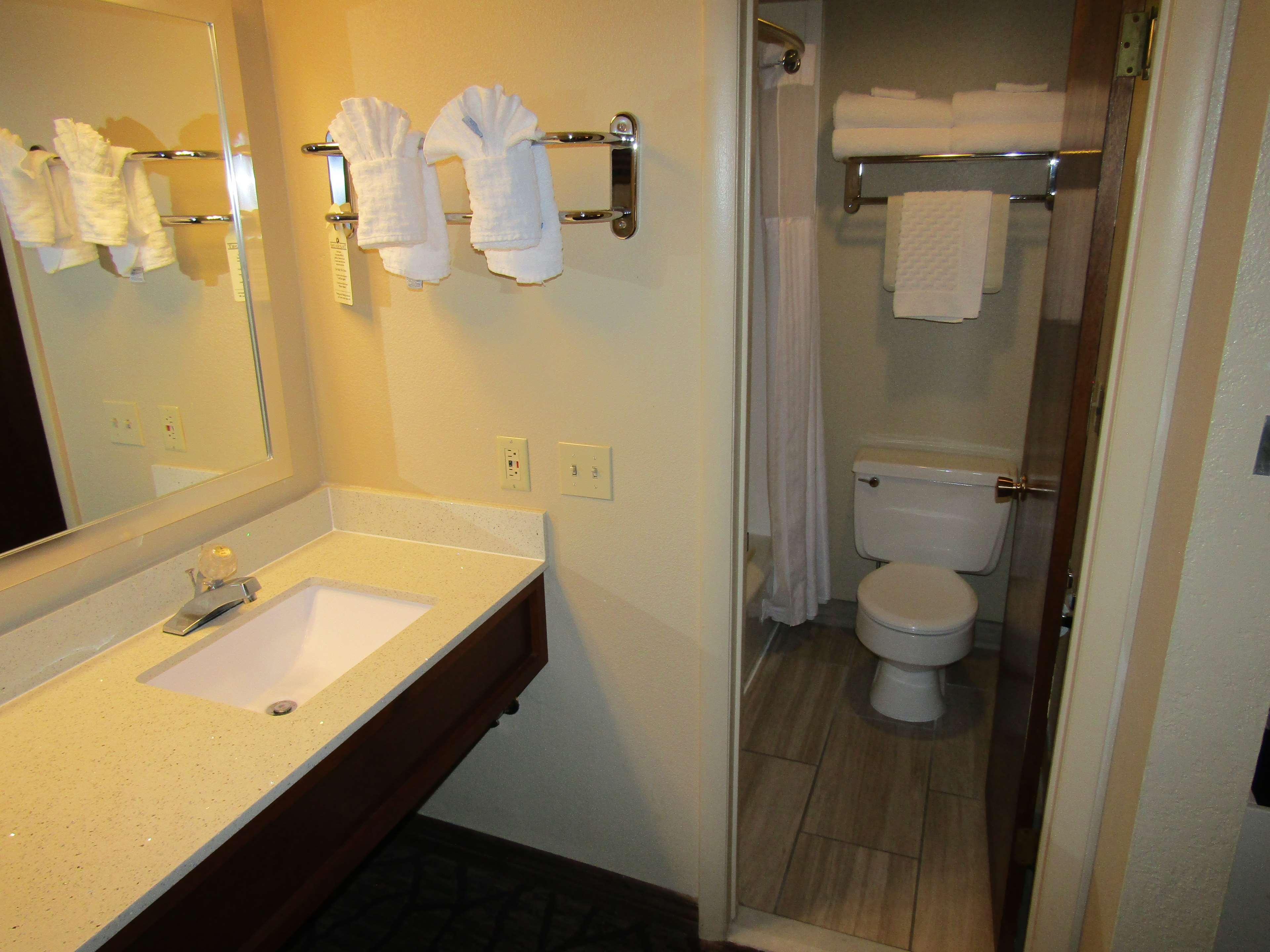 אבנסטון Best Western Dunmar Inn מראה חיצוני תמונה