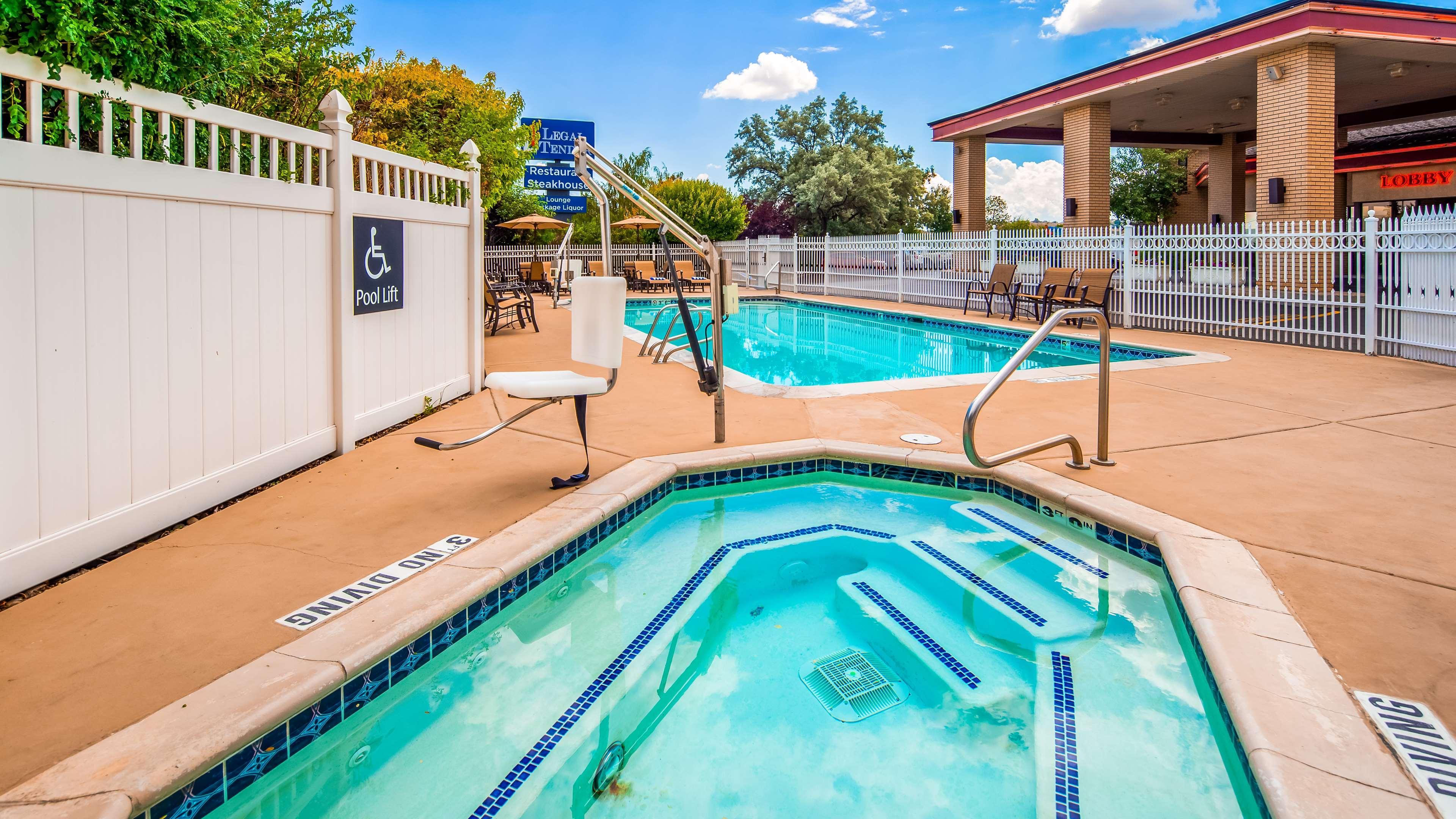 אבנסטון Best Western Dunmar Inn מראה חיצוני תמונה